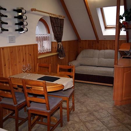 Sklep U Veselych Apartment Mutěnice Exterior foto