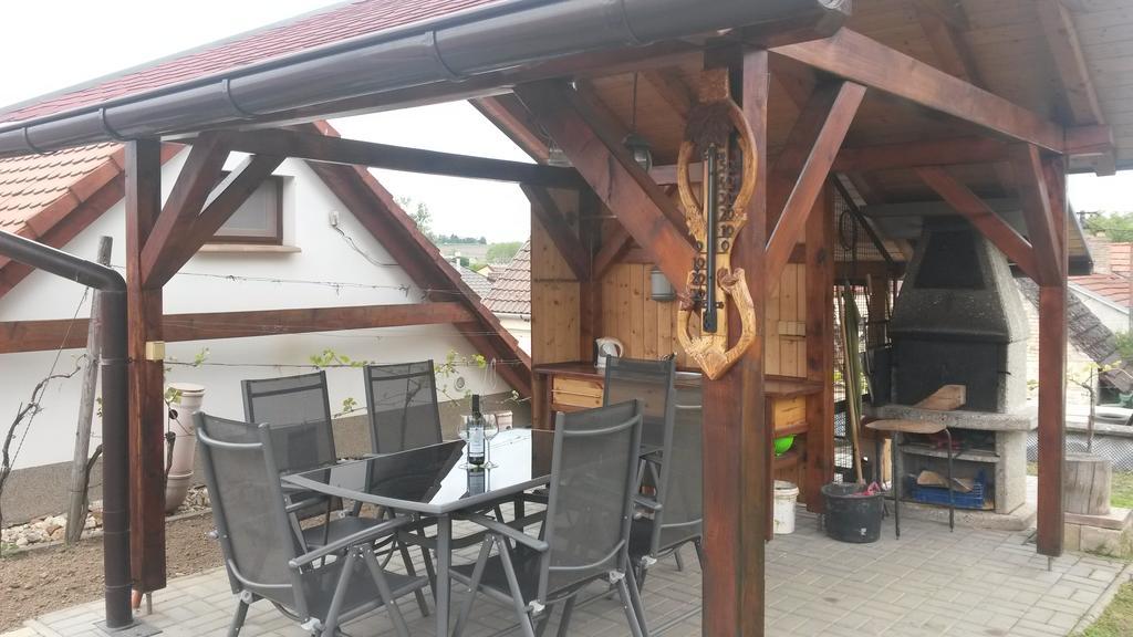Sklep U Veselych Apartment Mutěnice Exterior foto