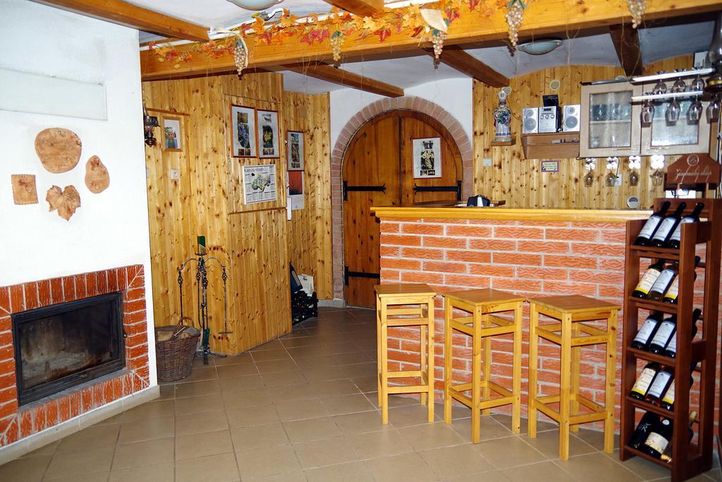 Sklep U Veselych Apartment Mutěnice Exterior foto