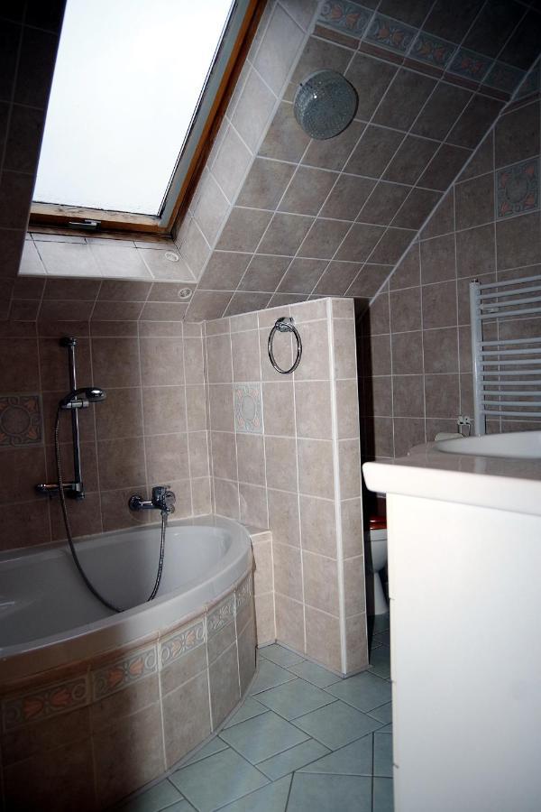 Sklep U Veselych Apartment Mutěnice Exterior foto