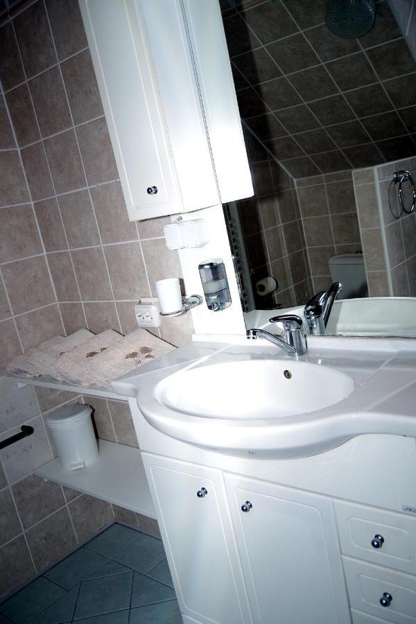 Sklep U Veselych Apartment Mutěnice Exterior foto