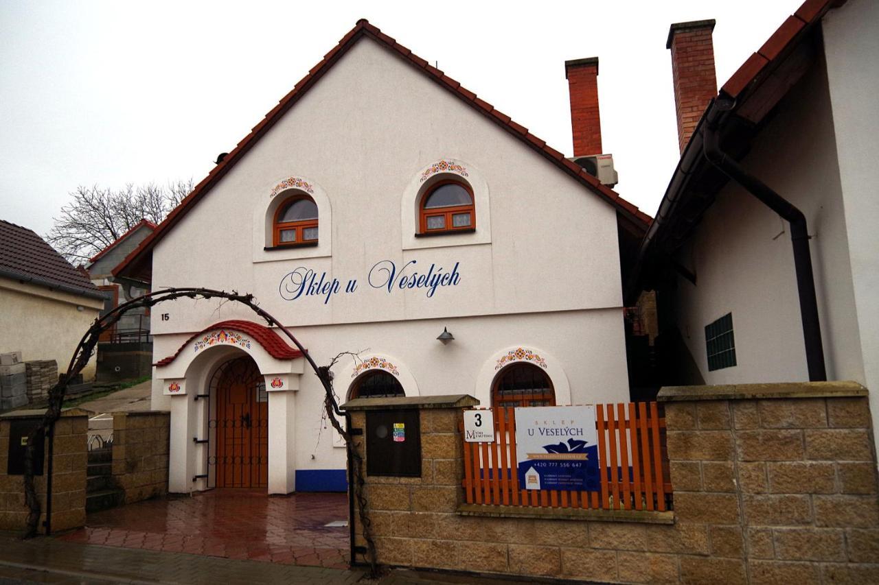Sklep U Veselych Apartment Mutěnice Exterior foto