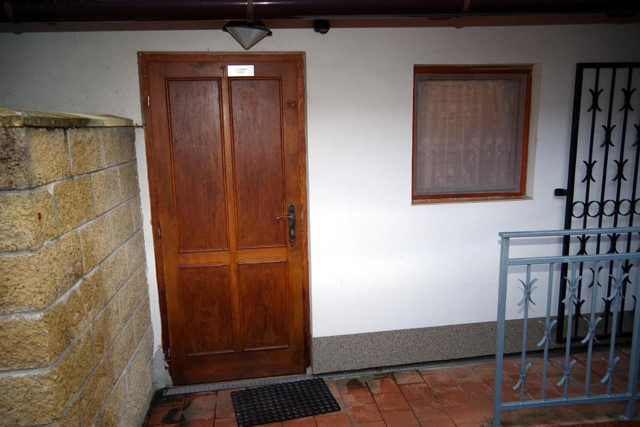 Sklep U Veselych Apartment Mutěnice Exterior foto