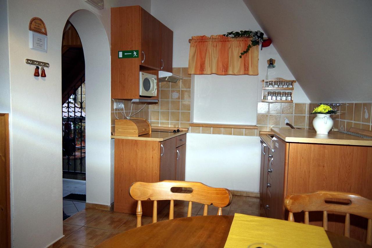 Sklep U Veselych Apartment Mutěnice Exterior foto